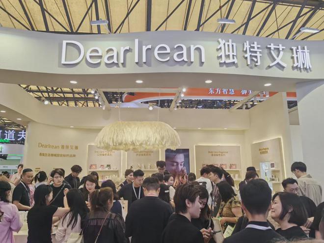 、自然堂等美妆企业亮相美博会！麻将胡了2模拟器【现场】家化(图7)