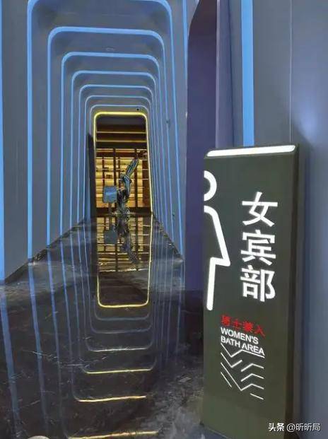 子误入女宾区洗浴中心赔偿解释麻将胡了试玩女子裸身涂乳液男(图3)